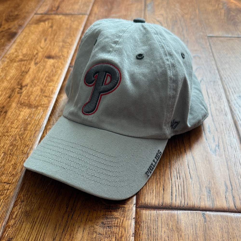 Philadelphia Phillies Gray Baseball Cap with logo